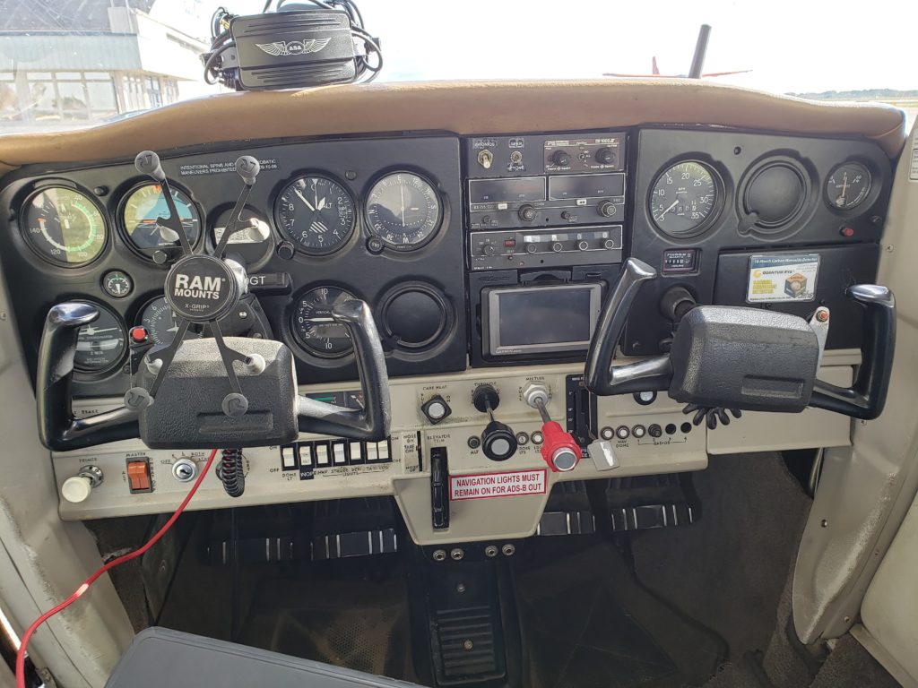 Cockpit dash of a Cessna 152